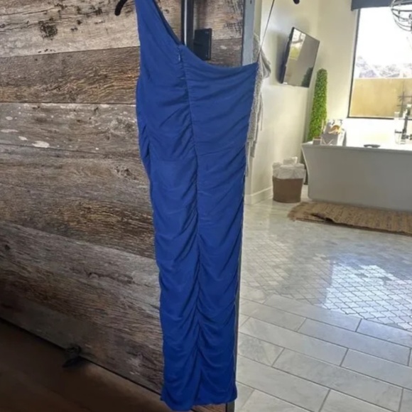 LOVE X DESIGN One Shoulder Body-con Mini Dress in Surf the Web - Picture 8 of 8